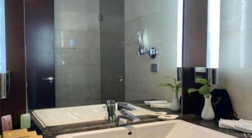 Ένα μπάνιο στο Xian Yohol Hotel