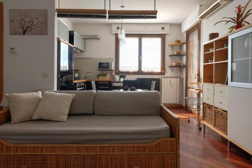 Bright Penthouse with Panoramic Sunlit Terrace