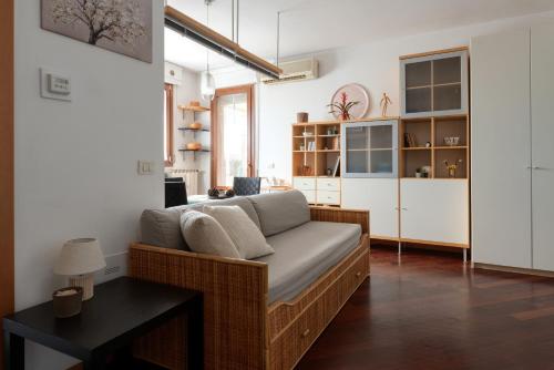 Bright Penthouse with Panoramic Sunlit Terrace