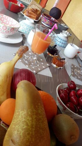 a table topped with fruits and vegetables and drinks at Om'Sleeping B&B in Laudun