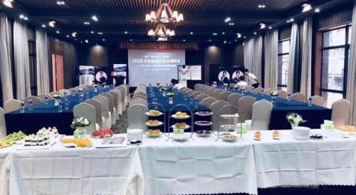 a large banquet hall with white tables and chairs at NH Shijiazhuang Financial Center in Shijiazhuang