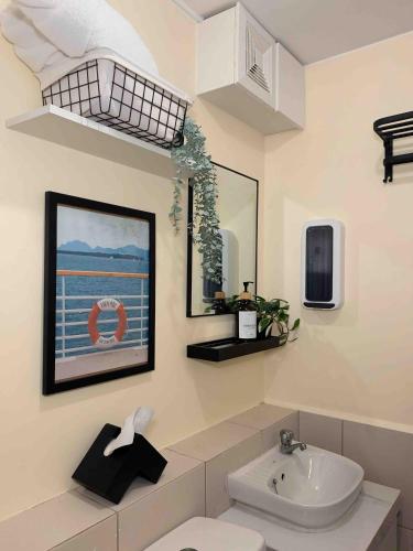 Koupelna v ubytování Condo Staycation in Pasig - La Velana Hometel
