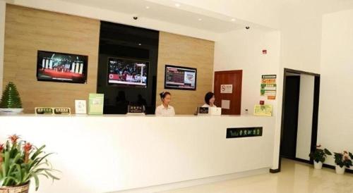 two women are sitting at a counter in a salon at Vatica Shanghai Jiading District Anting Metro Station Moyu Road Hotel in Shanghai