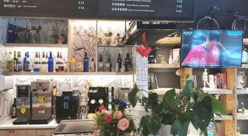 a counter in a store with a bar with flowers and a counter top at ibis Xian South Gate in Xi'an