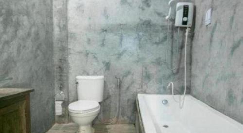 Un baño de OYO 75374 Baan Rak Mai