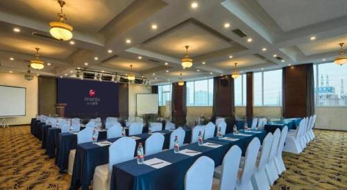 a conference room with blue tables and white chairs at New Century Manju Hotel Shanghai New International Expo Center in Shanghai
