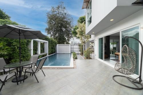 Bazén v ubytování Private Pool Villa 6 Bedroom - La Vista Pool Villa nebo v jeho okolí