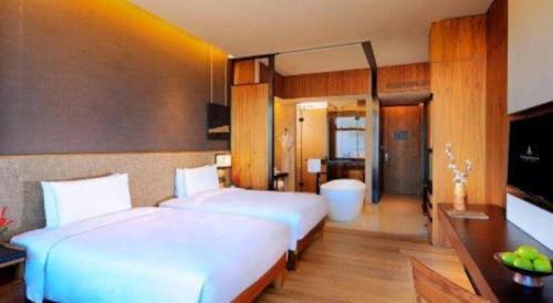 a hotel room with two beds and a bathroom at AOLUGUYA in Harbin
