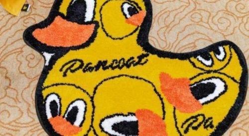 a drawing of a rubber duck on a blanket at Gaosu New Century Hotel International Anhui in Hefei