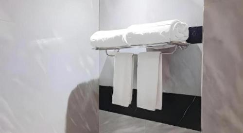 Gambar di galeri bagi Brits Hotel Karawang di Karawang