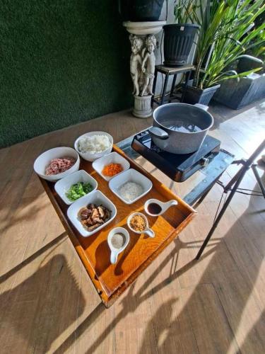 Makanan di atau berdekatan hotel