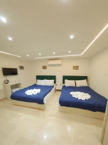 Una cama o camas en una habitación de Lavista pyramids view hotel