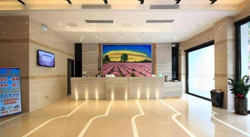 TV a/nebo společenská místnost v ubytování Shenzhen Lavande Hotel Airport Terminal Branch