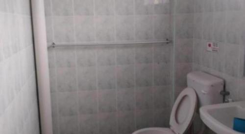 a small bathroom with a toilet and a sink at SPOT ON 91178 Motel Impian in Seri Manjung