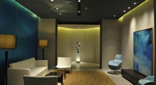 a living room with a couch and a tv at Jinjiang Inn Luoyang Wangcheng Park Metro Station in Luoyang