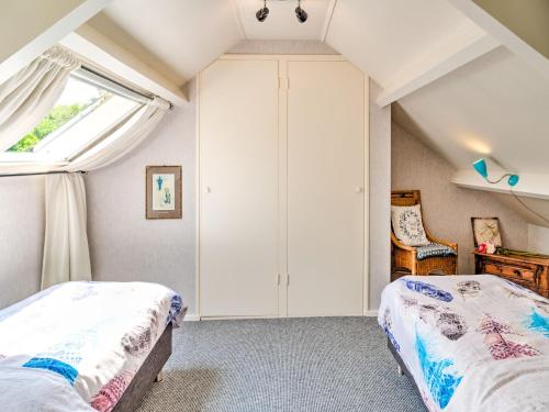 Cama o camas de una habitación en Stunning apartment in Schoorl, North Hollandâ you can bike to the beach