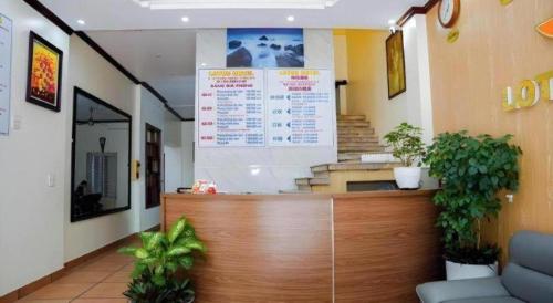 a fast food restaurant with a counter with plants at SKY HOTEL - KHÁCH SẠN BẮC NINH in Bắc Ninh