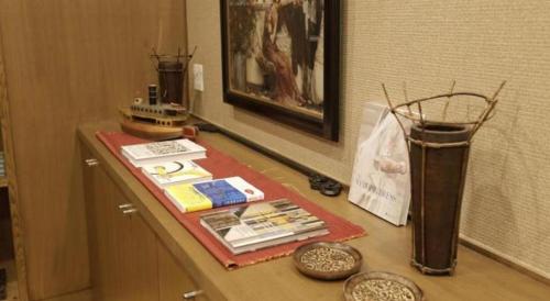 a table with a counter top with items on it at Hotel Sunoak Kashiwanoha in Kashiwa