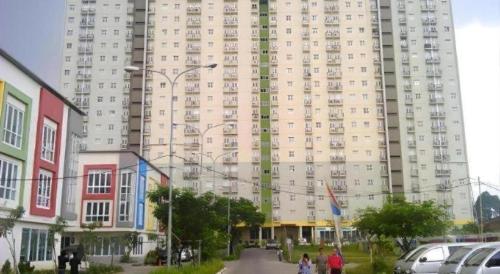 a large white building with people walking in front of it at OYO Living 3091 Apt The Suites Metro By Ananda in Bandung