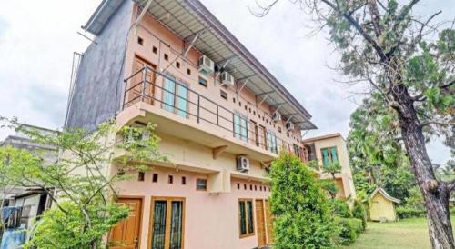 a large building with a lot of windows at OYO 90945 Arizon Kost in Jambi