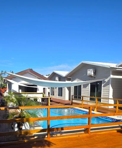 Swimmingpoolen hos eller tæt på Sunset Villas