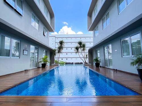 a swimming pool in the middle of a building at All Nite and Day Hotel Alam Sutera in Serpong