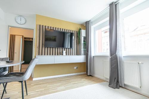 Stylish 1BR with Living Room 9 Min to Downtown Metro Nearby