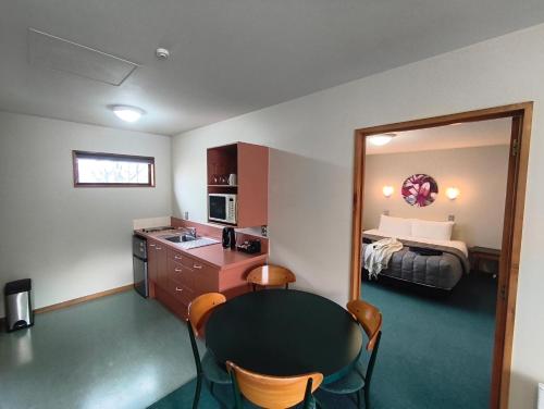 Cucina o angolo cottura di Aspen Lodge Motel