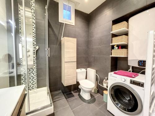 a bathroom with a washing machine and a toilet at Cannes luxury apartment in Cannes