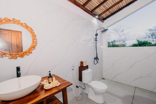 Koupelna v ubytování 28 Degrees Lembongan