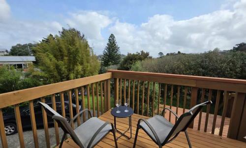 En balkon eller terrasse på Northshore Central Cosy & Comfortable 3BR Home
