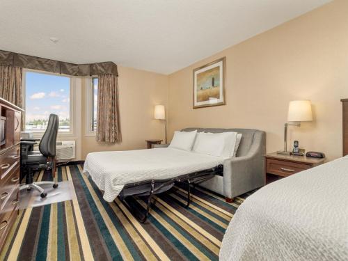 Katil atau katil-katil dalam bilik di Holiday Inn Conference Centre Edmonton South by IHG
