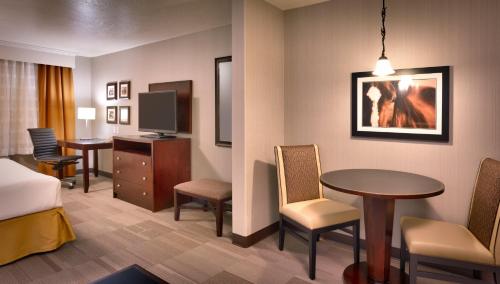 a hotel room with a bed and a table and chairs at Holiday Inn Express & Suites Kanab by IHG in Kanab