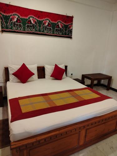 Cama o camas de una habitación en New Kethhala Hotel