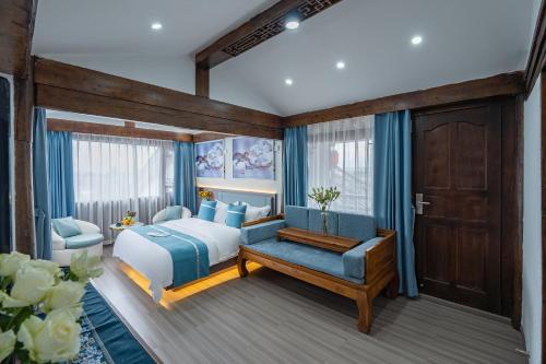 Una cama o camas en una habitación de Frida's Inn 晴雪阁美宿客栈