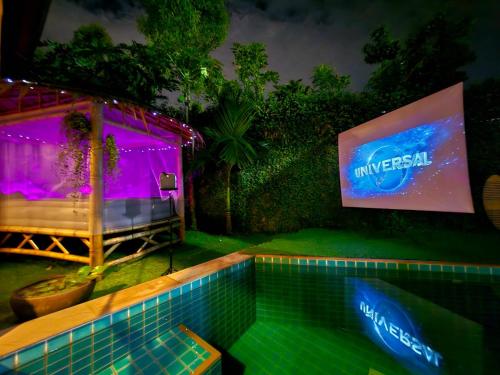 Kolam renang di atau dekat dengan Private Pool & Cinema House