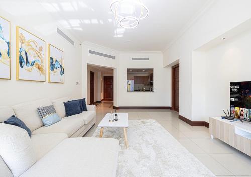 Cozy 2 Br Heart of Palm Jumeirah