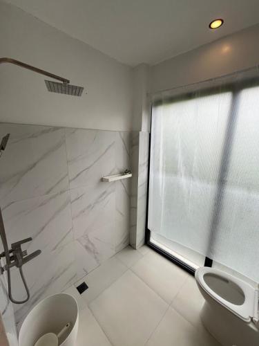 Tiny Uphill Cabinにあるバスルーム