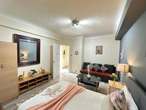 a bedroom with a bed and a living room at Edgware Road Beautiful Family Apartment in London