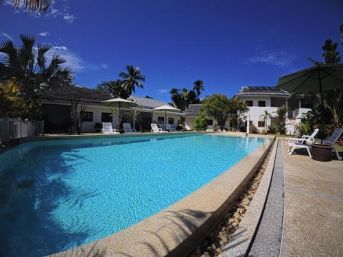 Kolam renang di atau dekat dengan Villa Colina Khao Lak Rooms and Bungalows - Adults Only
