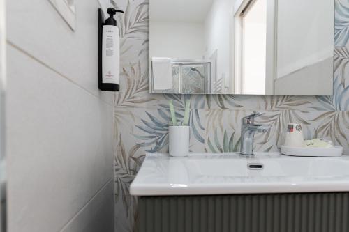 a bathroom with a sink and a mirror at Casa Francesca in Sassari