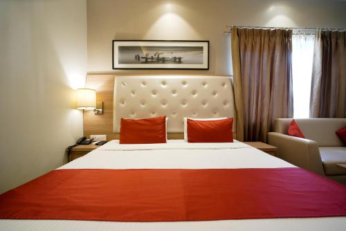 a hotel room with a large bed and a chair at Kalinga Hotel in Jodhpur