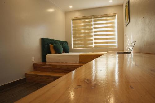 Ένα ή περισσότερα κρεβάτια σε δωμάτιο στο Catba Backpackers Hostel & Pool Bar