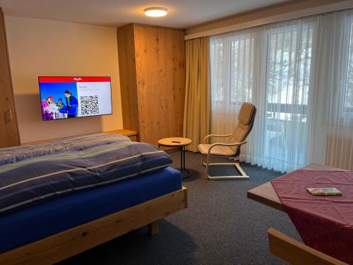 Adular Saas-Fee