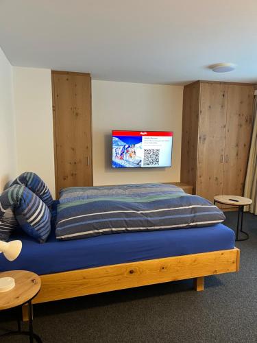 Adular Saas-Fee