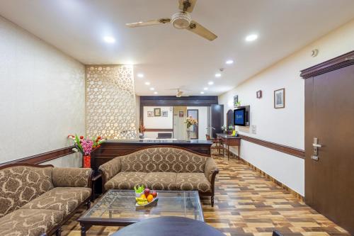 TV a/nebo společenská místnost v ubytování Hotel Amar Inn- Lajpat Nagar Central Market