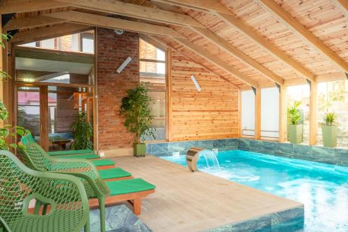 Πισίνα στο ή κοντά στο Forest Green & Spa