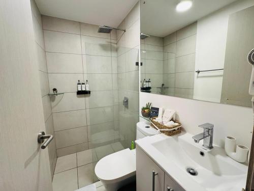 Koupelna v ubytování Apartment with air conditioning and 20 minutes from the airport