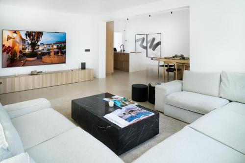 Villa Peman Luxurious Beachside Villa