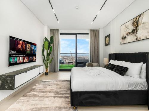 Modern Studio with Jacuzzi and Premium Amenities